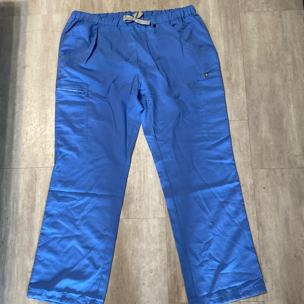 Women’s toe beck cargo pants 2XL. New